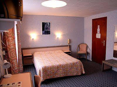 Les Chemins Francis - Modern Hotel Bagnols-les-Bains Exteriér fotografie