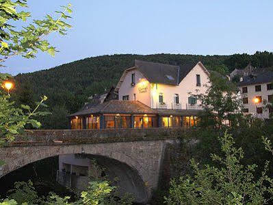 Les Chemins Francis - Modern Hotel Bagnols-les-Bains Exteriér fotografie